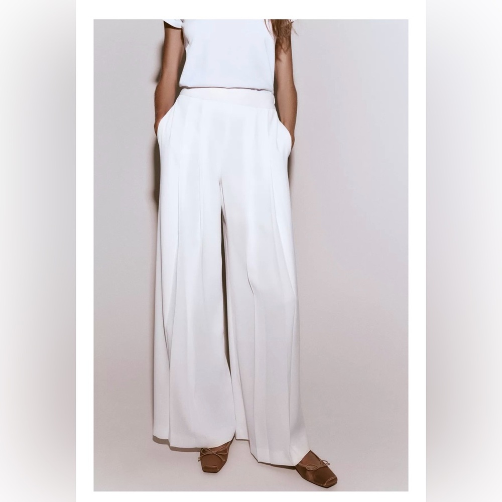 ZARA PALAZZO
HIGH WAISTED PANTS WHITE SIZE
MEDIUM